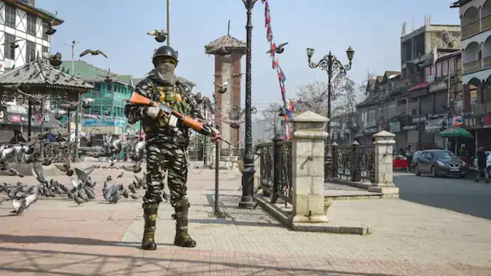 जम्मू-कश्मीर के कुपवाड़ा में भारतीय सेना ने घुसपैठ की कोशिश को नाकाम करते हुए आतंकवादी को मार गिराया October 6, 2026