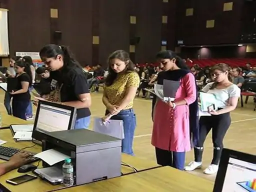 मेडिकल एडमिशन के आरक्षण रोस्टर पर बवाल:हाईकोर्ट में दाखिल की गई तीन याचिकाएं, सोमवार को सुनवाई, DME ने जारी की अलॉटमेंट लिस्ट.. October 18, 2026
