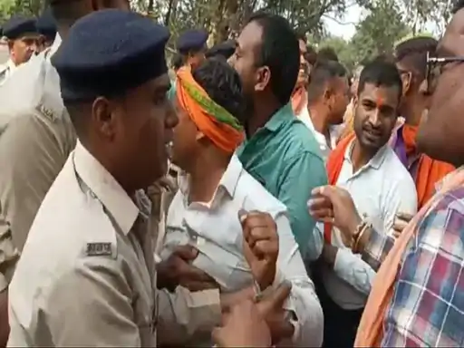 भाजपा महिला मोर्चा ने किया गृहमंत्री निवास का घेराव.. 73 भाजपा महिला मोर्चा ने किया गृहमंत्री निवास का घेराव.. October 6, 2026