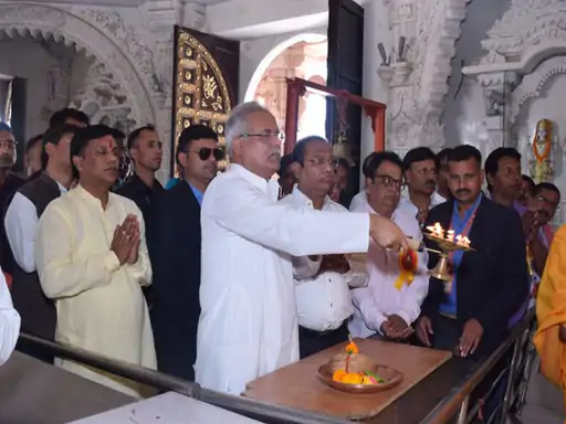 CM ने किया इंदिरा गांधी की प्रतिमा का अनावरण,बम्लेश्वरी मंदिर में भी की पूजा-अर्चना; छुरिया में युवाओं ने 'भूपेश कका जिंदाबाद' के लगाए नारे.. October 6, 2026