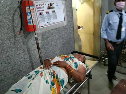 अनुकंपा नियुक्ति के लिए महिलाओं का विरोध-प्रदर्शन:पंचायत मंत्री के बंगले का घेराव करने निकाली रैली.. October 6, 2026