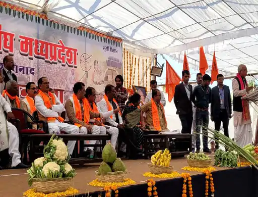MP में किसानों की हुंकार ने बढ़ाई टेंशन!:CM को मंच पर पहुंचना पड़ा... October 6, 2026