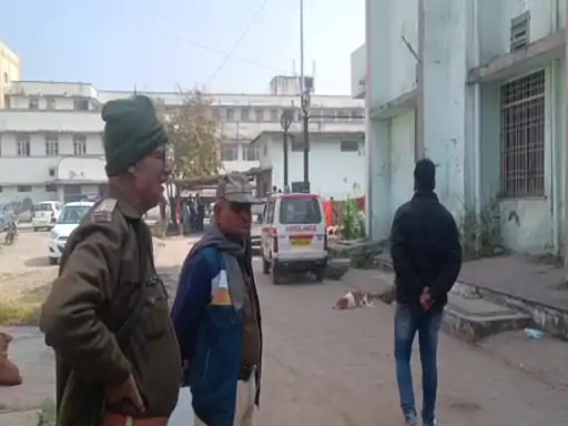 बदमाश को लेकर आ रही पुलिस की इनोवा पलटी.. October 6, 2026