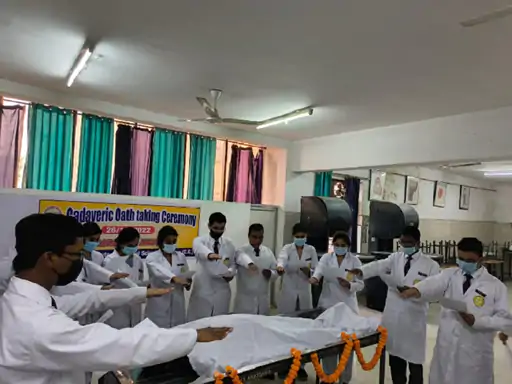 MBBS फर्स्ट ईयर स्टूडेंट्स की अनोखी परंपरा,शव के सम्मान में करते हैं पूजा... 70 MBBS फर्स्ट ईयर स्टूडेंट्स की अनोखी परंपरा,शव के सम्मान में करते हैं पूजा... October 6, 2026