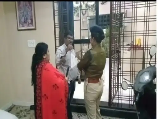 ट्रांसपोर्टर के घर से साढ़े 12 लाख की चोरी.. 79 ट्रांसपोर्टर के घर से साढ़े 12 लाख की चोरी.. October 6, 2026