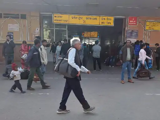 बच्चों में खांसी-जुकाम की परेशानी बढ़ी, कोरोना हुआ तो घातक... October 6, 2026
