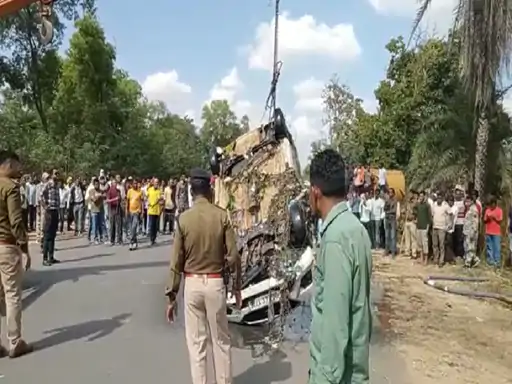 हाईवे से गायब कार कुएं में मिली, 4 शव बरामद... October 6, 2026