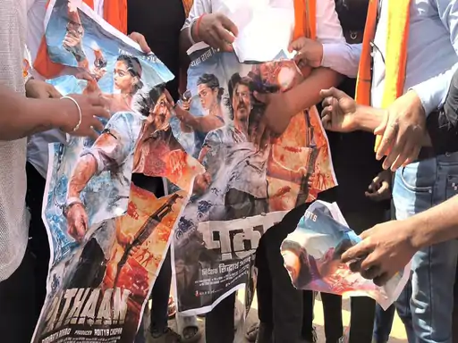 छत्तीसगढ़ में भी 'पठान' का विरोध,बजरंगियों ने थिएटर में बंद करवाई मूवी.. October 6, 2026