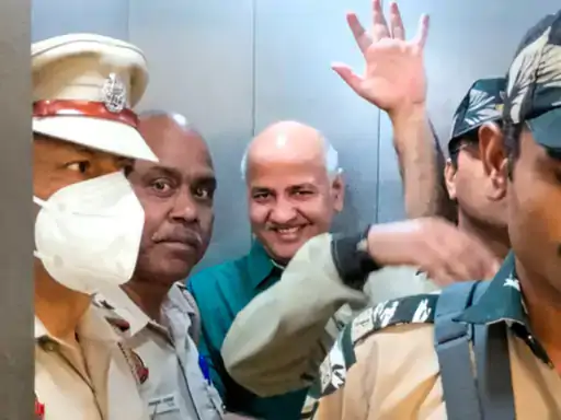 AAP बोली- दिल्ली पुलिस ने सिसोदिया से बदसलूकी की,मीडिया से मनीष ने PM को अहंकारी कहा.. October 6, 2026