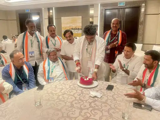 कर्नाटक CM चुनने के लिए सीक्रेट वोटिंग हुई.. October 6, 2026