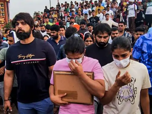 बृजभूषण के खिलाफ 1 हजार पन्नों की चार्जशीट,दिल्ली पुलिस कोर्ट पहुंची.. 40 बृजभूषण के खिलाफ 1 हजार पन्नों की चार्जशीट,दिल्ली पुलिस कोर्ट पहुंची.. October 6, 2026