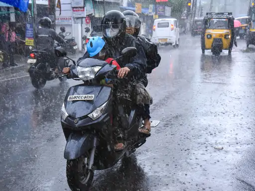 मानसून केरल पहुंचा, पूरे राज्य में बारिश,कुछ घंटों में कर्नाटक-तमिलनाडु में दस्तक देगा.. October 6, 2026