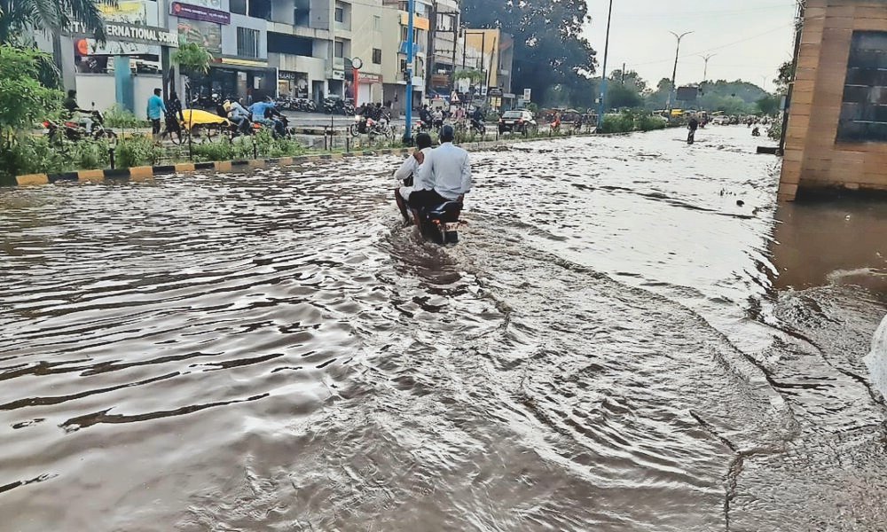 नरसिंहपुर में 8.58 इंच बारिश, रेलवे-पुल की मिट्‌टी में कटाव..​​ October 6, 2026