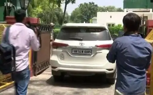 धरना देने वाली महिला रेसलर बृजभूषण के घर पहुंची.. 40 धरना देने वाली महिला रेसलर बृजभूषण के घर पहुंची.. October 6, 2026