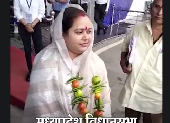 मध्यप्रदेश विधानसभा का मानसून सत्र शुरू,मिर्च-टमाटर की माला पहनकर पहुंचीं कांग्रेस विधायक.. October 6, 2026