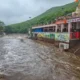 गुजरात के गांधीधाम स्टेशन में पानी भरा,तीन राज्यों में पिछले एक हफ्ते में 35.. October 6, 2026