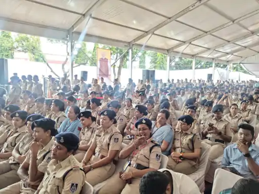 भोपाल में लेडी पुलिस को मिली 250 स्कूटी,सीएम ने गृहमंत्री के साथ दिखाई हरी झंडी.. October 6, 2026