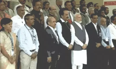 मोदी चंद्रयान-3 के वैज्ञानिकों से मिलकर भावुक हुए,कहा- आपके दर्शन करना चाहता था; चांद पर लैंडर जहां उतरा, वह 'शिवशक्ति पॉइंट' कहलाएगा.. October 6, 2026