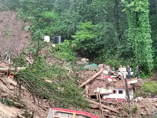 शिमला में लैंडस्लाइड से मंदिर ढहा, 4 की मौत ,30 से ज्यादा लोग दबे, शिव बावड़ी मंदिर में सुबह-सुबह पूजा करने गए थे.. October 6, 2026