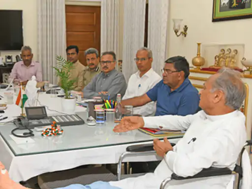 लड़कियों से छेड़छाड़ करने वालों को नहीं मिलेगी सरकारी नौकरी,CM के आदेश- मनचलों के कैरेक्टर सर्टिफिकेट में लिखा जाएगा.. October 6, 2026
