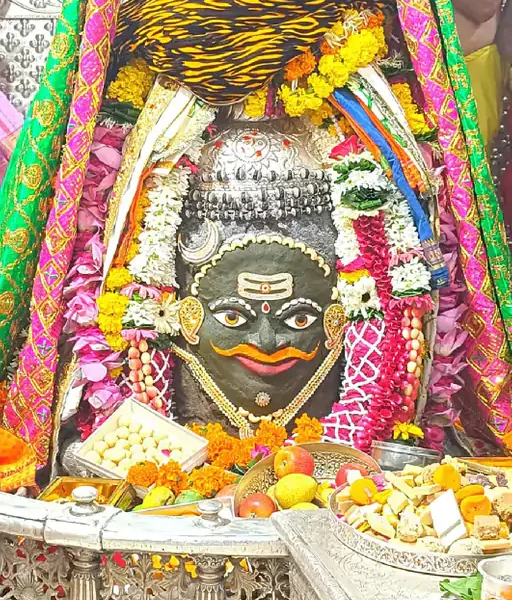 सावन का पांचवां सोमवार, 40 मिनट में दर्शन का दावा,महाकाल के दर्शन के लिए रात 12 बजे से भक्त लाइन में लगे.. October 6, 2026