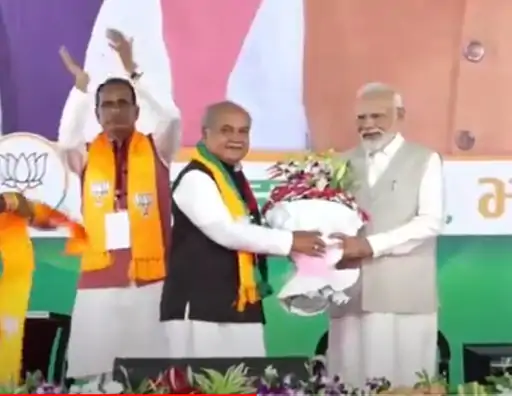 पीएम के साथ भाजपा नेत्रियों ने ऐसे खिंचवाया फोटो, सभा के बाद बीजेपी कार्यकर्ताओं को फेंक कर दिए पानी के पाउच.. October 6, 2026