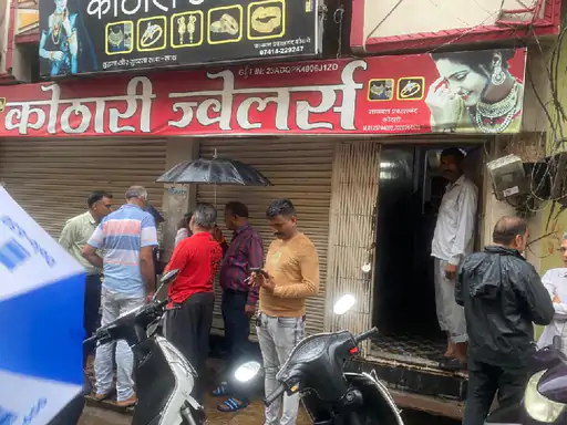 पूर्व गृहमंत्री के भतीजे की शॉप से 5kg सोना चोरी,4 क्विंटल चांदी भी ले गए चोर, कीमत 5 करोड़ रुपए.. October 6, 2026