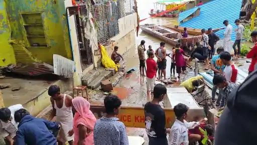 ओंकारेश्वर में बाढ़, घर-दुकानें-आश्रम बहे,लोग बोले- CM आए थे, इसलिए प्रशासन ने पानी रोका.. October 6, 2026
