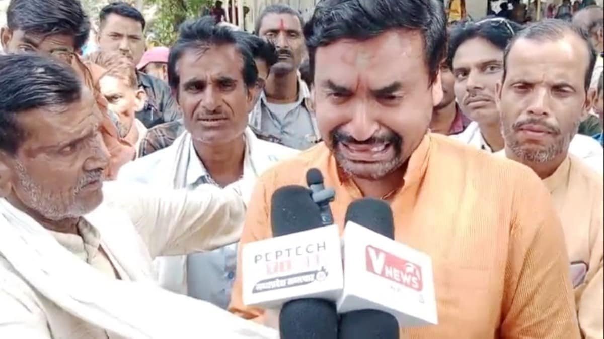 टिकट कटने पर फूट-फूटकर रोने लगे BJP विधायक 40 टिकट कटने पर फूट-फूटकर रोने लगे BJP विधायक October 20, 2026