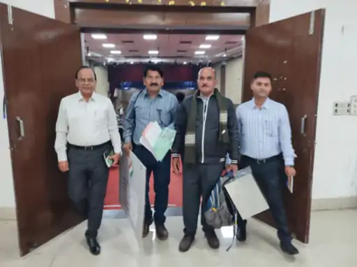 MP में पहली बार घर बैठे वोटिंग,80+ वोटर्स और दिव्यांगों को सुविधा,भोपाल, बुरहानपुर में घर-घर पहुंचीं टीम.. October 6, 2026