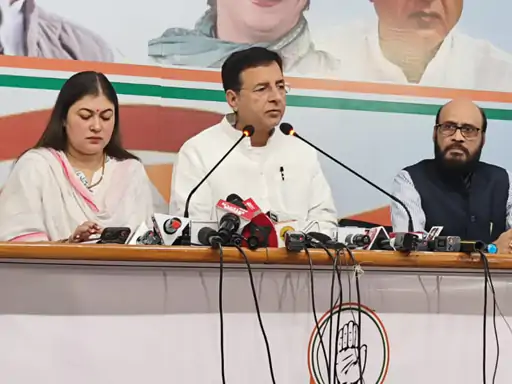 सुरजेवाला बोले-सरकार के संरक्षण में हुआ पटवारी भर्ती घोटाला,पीसीसी में कहा-FIR के बाद भी परीक्षा कराई.. October 6, 2026