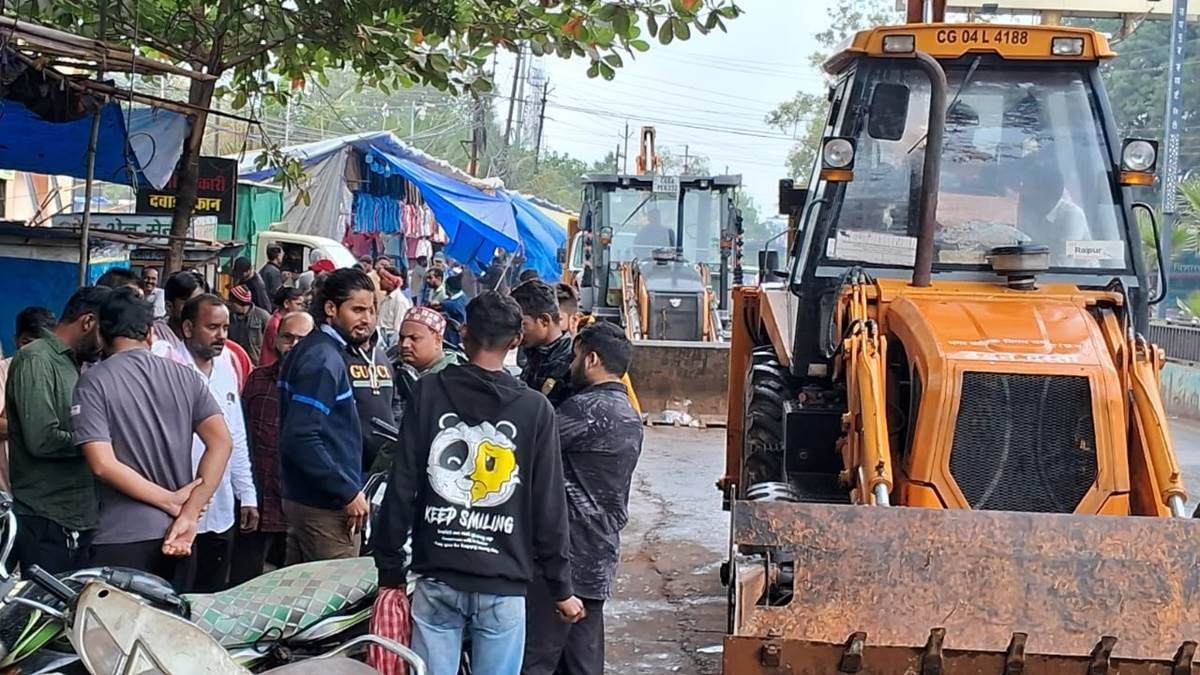 छत्तीसगढ़ में BJP सरकार आते ही चला बुलडोजर 40 छत्तीसगढ़ में BJP सरकार आते ही चला बुलडोजर October 18, 2026
