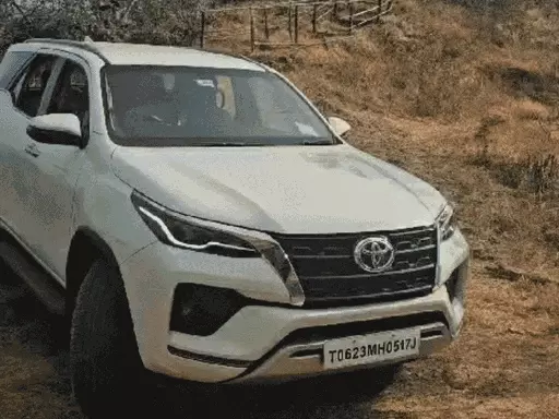 STR स्टाफ ने पूर्व मंत्री की आवभगत में तोड़े नियम,कोर एरिया में आग जलाकर पकाया चिकन.. October 6, 2026