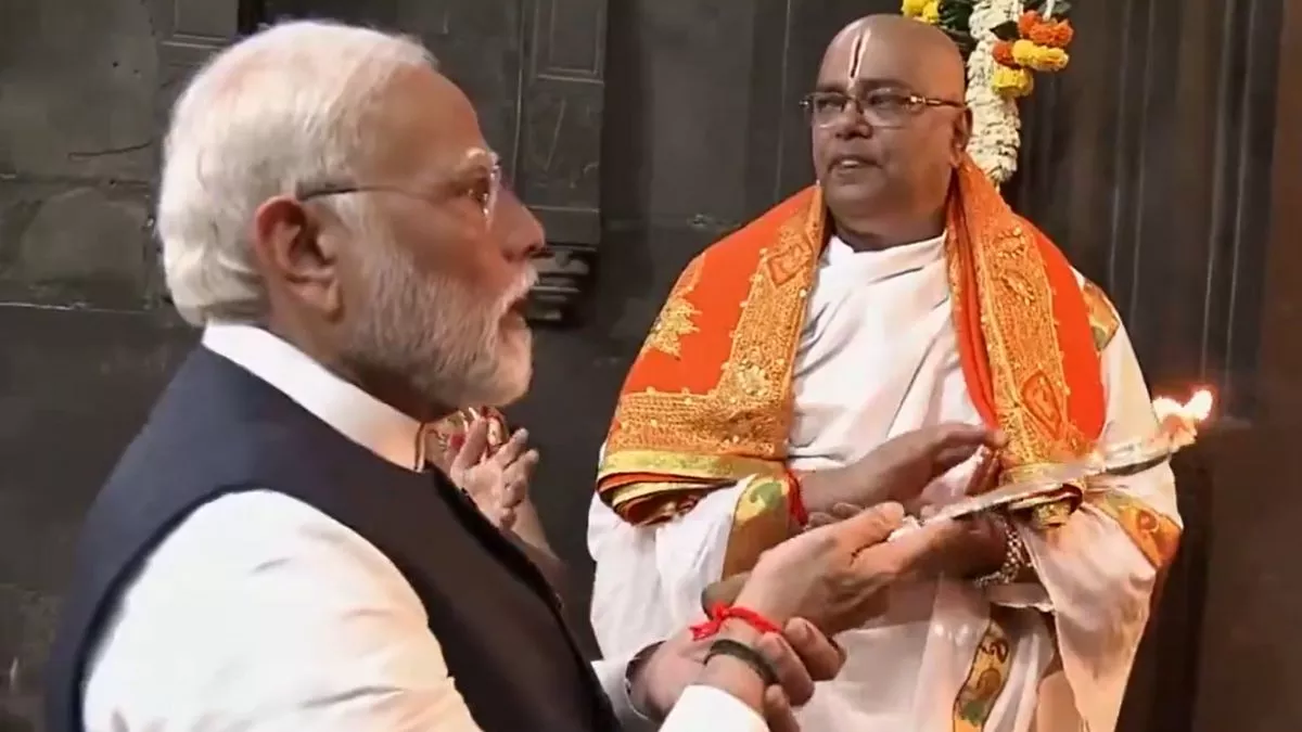 नासिक के कालाराम मंदिर में पीएम मोदी ने की पूजा-अर्चना, रोड शो में साथ दिखे शिंदे और अजित पवार 40 नासिक के कालाराम मंदिर में पीएम मोदी ने की पूजा-अर्चना, रोड शो में साथ दिखे शिंदे और अजित पवार October 29, 2026