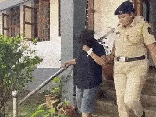 महिला CEO के होटल रूम से पुलिस को नोट मिला,इसमें लिखा- पति मेरे बेटे से मिले, ये बर्दाश्त नहीं.. October 7, 2026