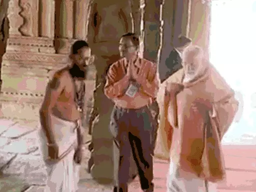 आंध्रप्रदेश के लेपाक्षी पहुंचे PM मोदी,486 साल पुराने वीरभद्र मंदिर में पूजा की.. October 7, 2026