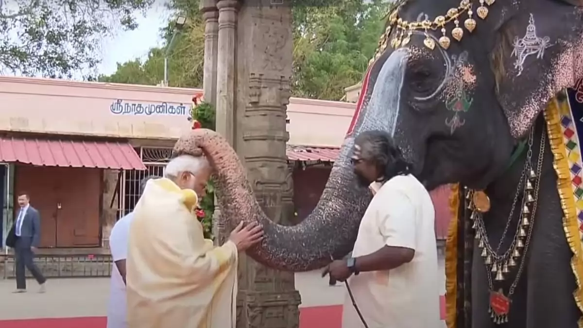 मोदी ने तमिलनाडु के रंगनाथस्वामी मंदिर में पूजा की,हाथी को गुड़ खिलाकर आशीर्वाद लिया.. October 29, 2026