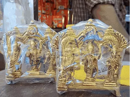 अयोध्या में प्राण प्रतिष्ठा, भोपाल में दीवाली सा माहौल,हर चौराहे पर भगवा पताका लगाईं, भगवा झंडों और सजावट के सामान की डिमांड October 7, 2026