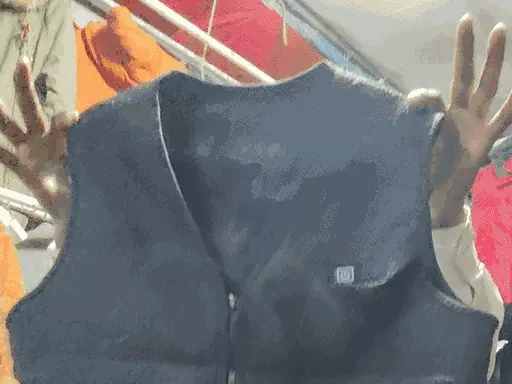 भोपाल के इज्तिमा मार्केट में आई इलेक्ट्रिक जैकेट,16 मिनट में चार्ज, कड़ाके की ठंड में घंटों मिलती है राहत.. October 7, 2026