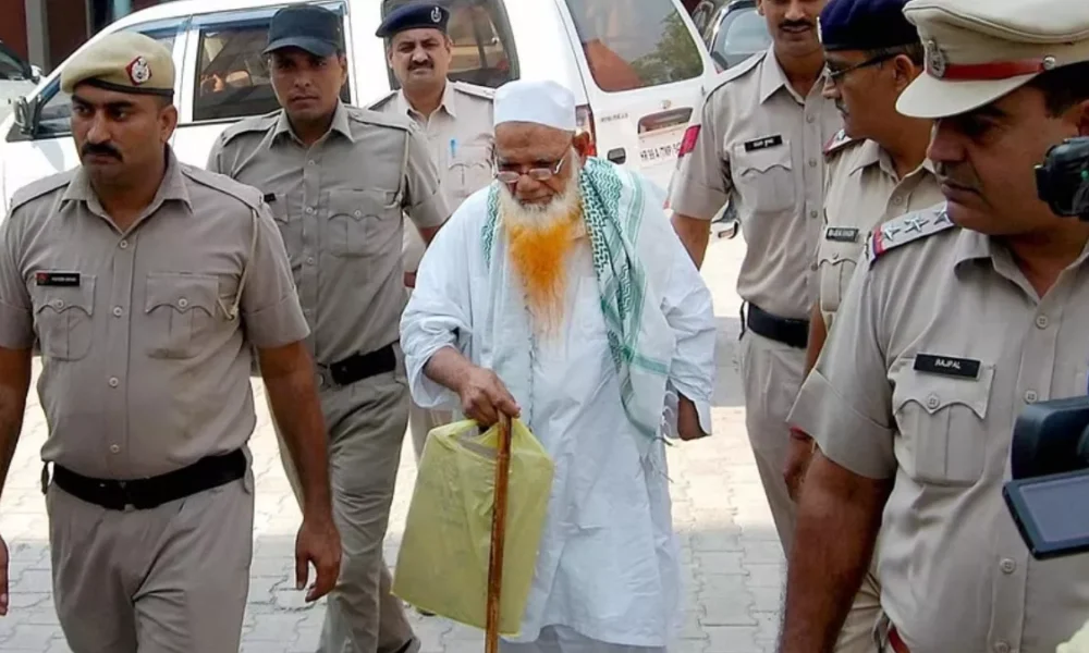 अब्दुल करीम उर्फ टुंडा बरी, 1993 सीरियल बम धमाकों के मामले में टाडा कोर्ट ने सुनाया फैसला... October 7, 2026