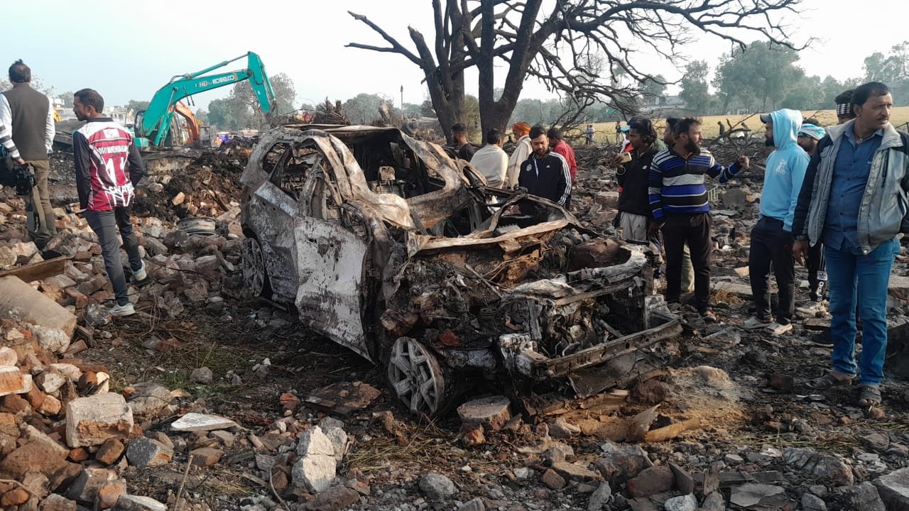 टूटी दीवारें, बिखरा सामान और क्षतिग्रस्त वाहन... खौफनाक हैं हरदा पटाखा फैक्ट्री ब्लास्ट के बाद की ये तस्वीरें October 20, 2026