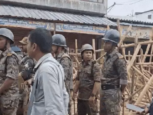 संदेशखाली जा रहे भाजपा-कम्युनिस्ट नेताओं को पुलिस ने रोका। वे धरने पर बैठे हुए थे.. October 7, 2026