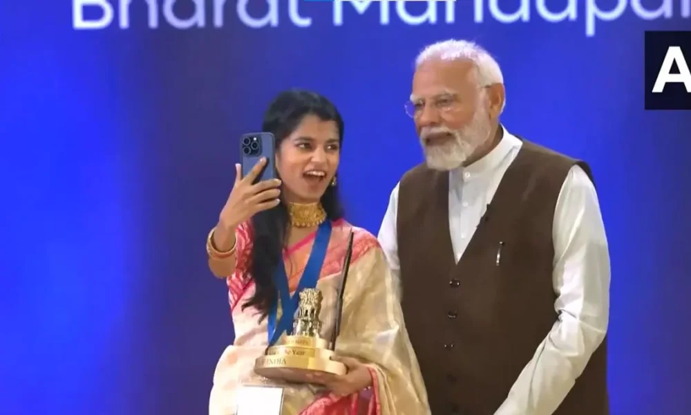 PM Modi ने प्रदान किए पहले राष्ट्रीय रचनाकार पुरस्कार; मैथिली ठाकुर, जया किशोरी सहित ये लोग हुए सम्मानित.. October 7, 2026