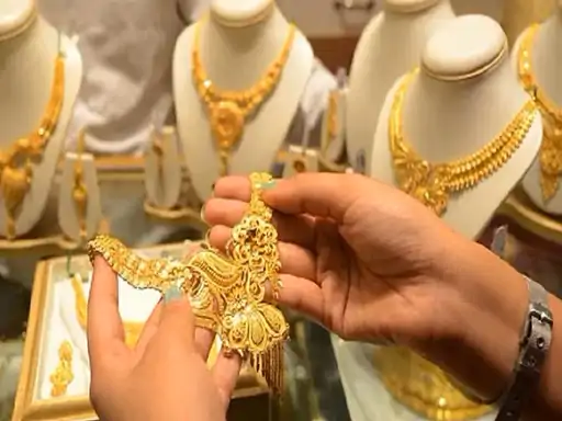 सोने की कीमत ऑल टाइम हाई,यह 64,404 रुपए प्रति 10 ग्राम बिक रहा, चांदी भी 72 हजार के पार निकली.. October 7, 2026