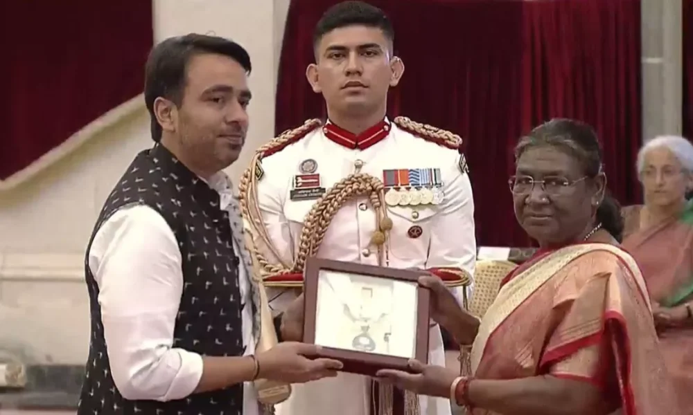 नरसिम्हा राव, चौधरी चरण सिंह के अलावा इन हस्तियों को मिला भारत रत्न सम्मान, राष्ट्रपति भवन में आयोजित हुआ कार्यक्रम.. October 7, 2026