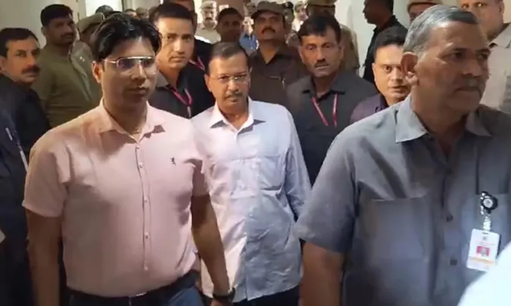 'आपने केजरीवाल को सीधा आरोपी बना दिया', सीएम के पक्ष में अभिषेक मनु सिंघवी की दलीलें; HC ने सुरक्षित रखा फैसला.. October 7, 2026