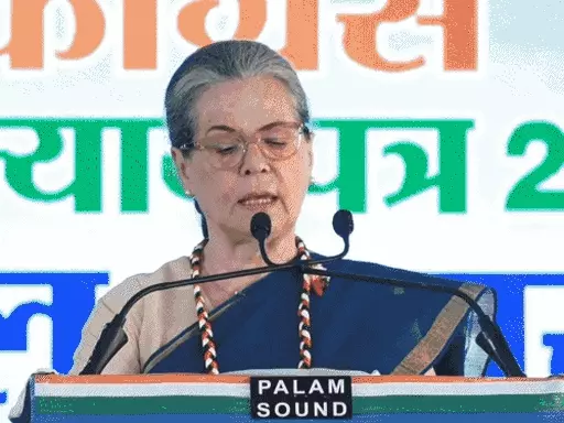 जयपुर में सोनिया गांधी बोलीं-मोदी खुद को महान मानते हैं,लोकतांत्रिक मर्यादाओं का चीरहरण कर रहे, डरा रहे.. October 7, 2026