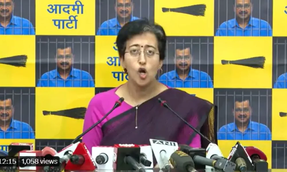 'दिल्ली में लगेगा राष्ट्रपति शासन', AAP का दावा- कुछ न कुछ कर एलजी लिख रहे केंद्र को चिट्ठियां.. October 7, 2026
