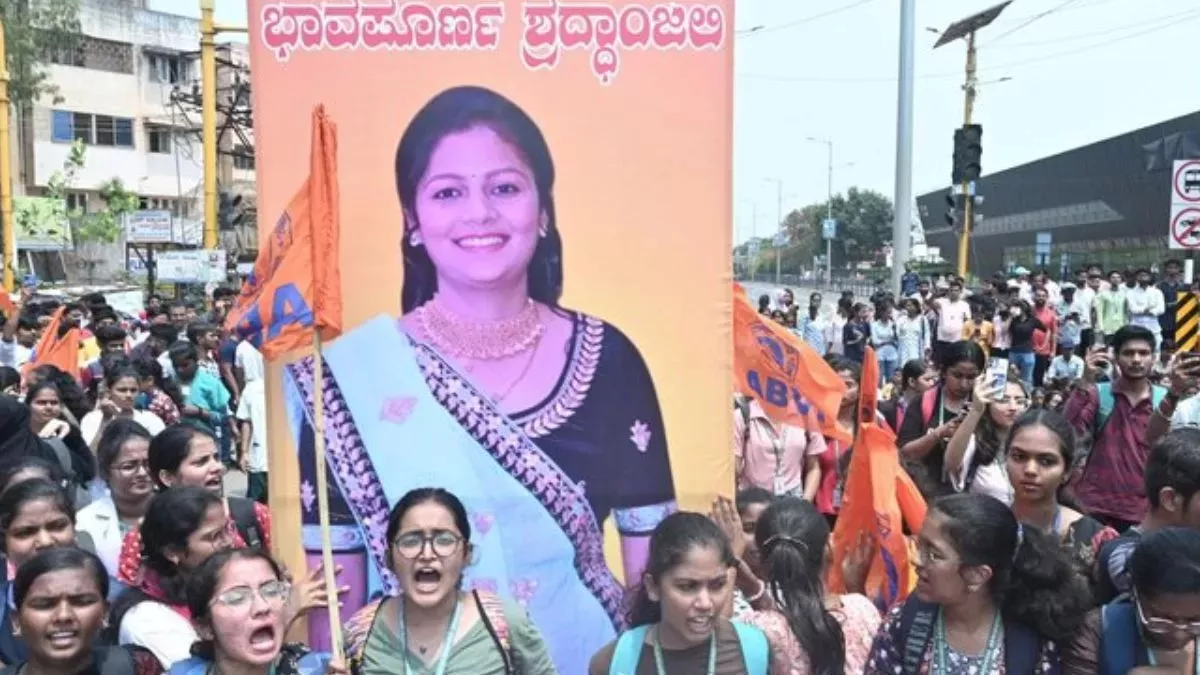 नेहा के पिता ने पुलिस पर लगाया 'लापरवाही' का आरोप, BJP बोली- कर्नाटक सरकार का सच आया सामने 40 नेहा के पिता ने पुलिस पर लगाया 'लापरवाही' का आरोप, BJP बोली- कर्नाटक सरकार का सच आया सामने October 7, 2026