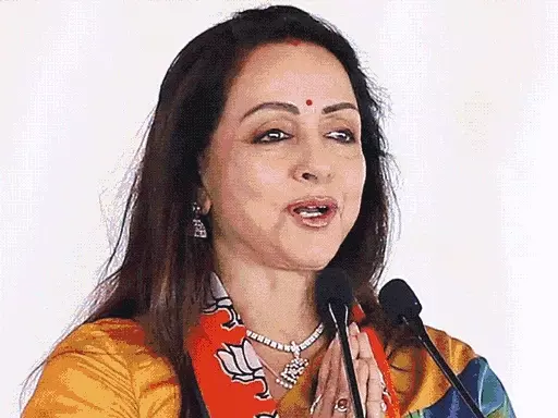 लोकसभा चुनाव 2024,चुनाव आयोग का सुरजेवाला को नोटिस, 11 अप्रैल तक जवाब मांगा, कांग्रेस नेता ने हेमा मालिनी पर टिप्पणी की थी.. October 7, 2026